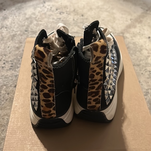 Steve Madden Shark Sneakers - Picture 2 of 4